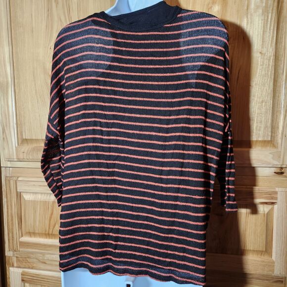 Women’s Tops Bundle – Size Small (4 Pieces, Mixed Brands) - Picture 5 of 9